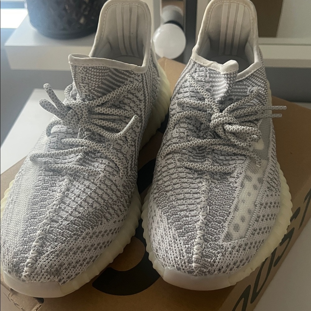 Adidas Yeezy Boost 350 V2 in Gray and Cream - Picture 2 of 4